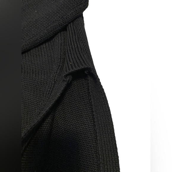 Size 6 Lululemon black sweater - Picture 5 of 8